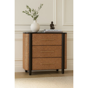 Cassettiera Havana Weave a tre cassetti in legno massello di mango con frontali in rattan intrecciato e maniglie in ottone