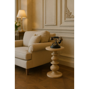 Vista completa del tavolino Bellis con finitura Salted Oak e piano in marmo naturale.